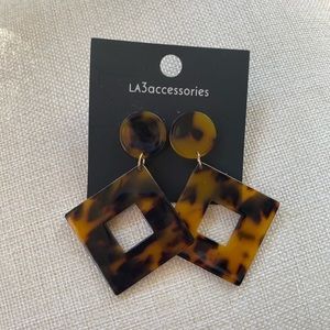 Geometrical tortoise shell resin earrings, NEW